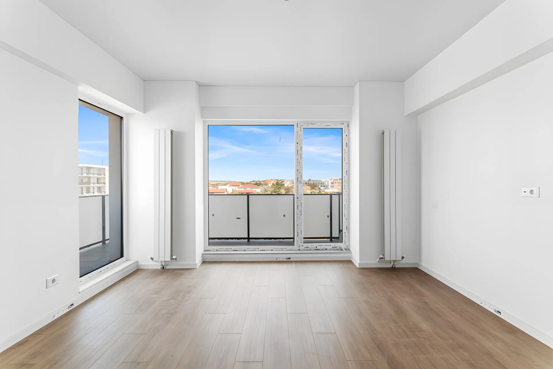 Living luminos într-un apartament finalizat din XENERO Residence, Mamaia Nord