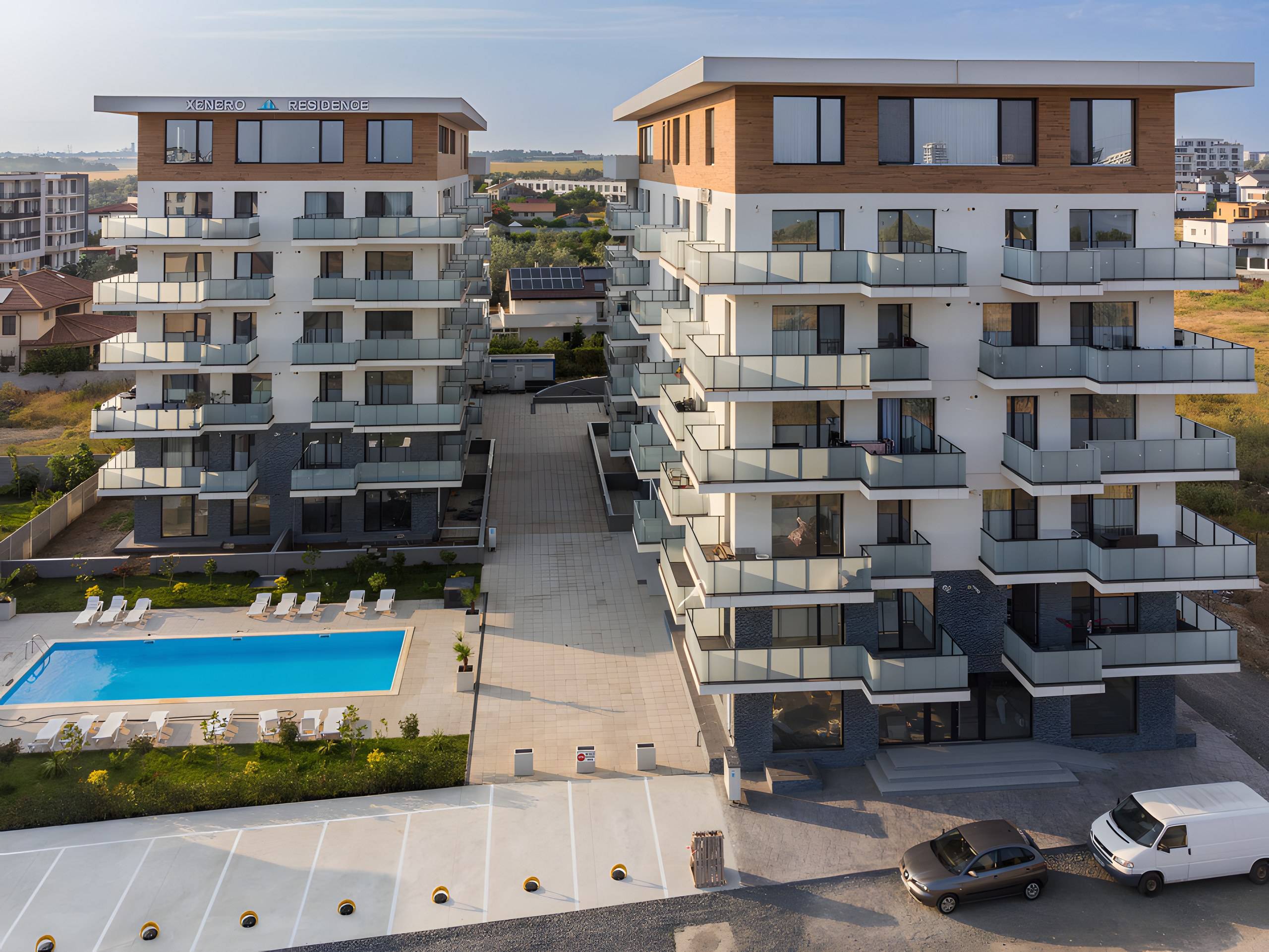 Vedere de sus asupra ansamblului XENERO Residence, între lac și mare