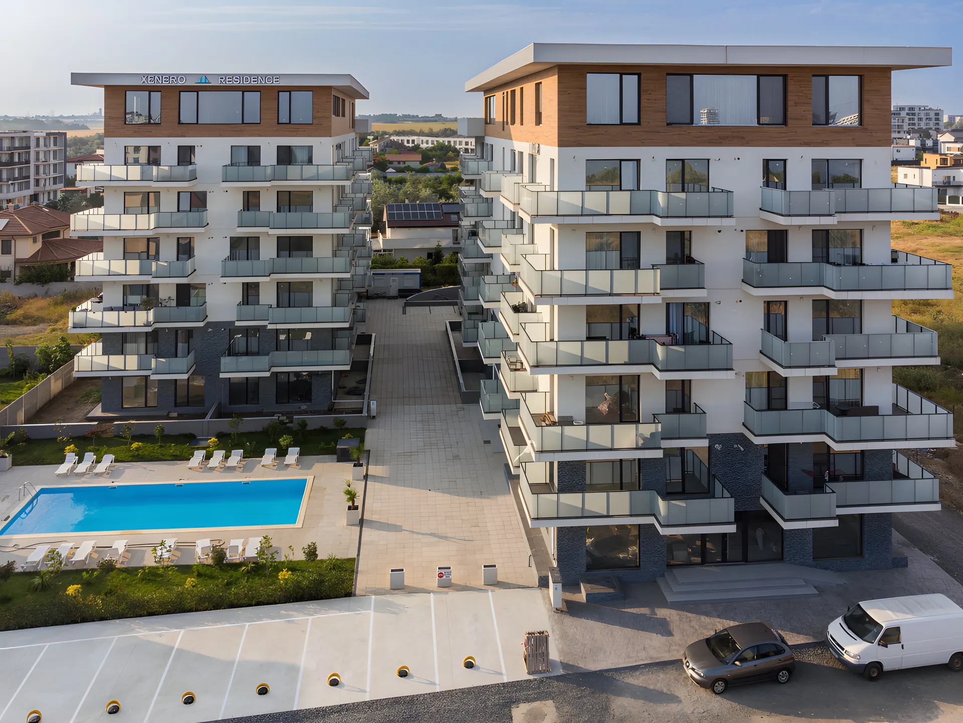 Vedere de sus asupra ansamblului XENERO Residence, între lac și mare