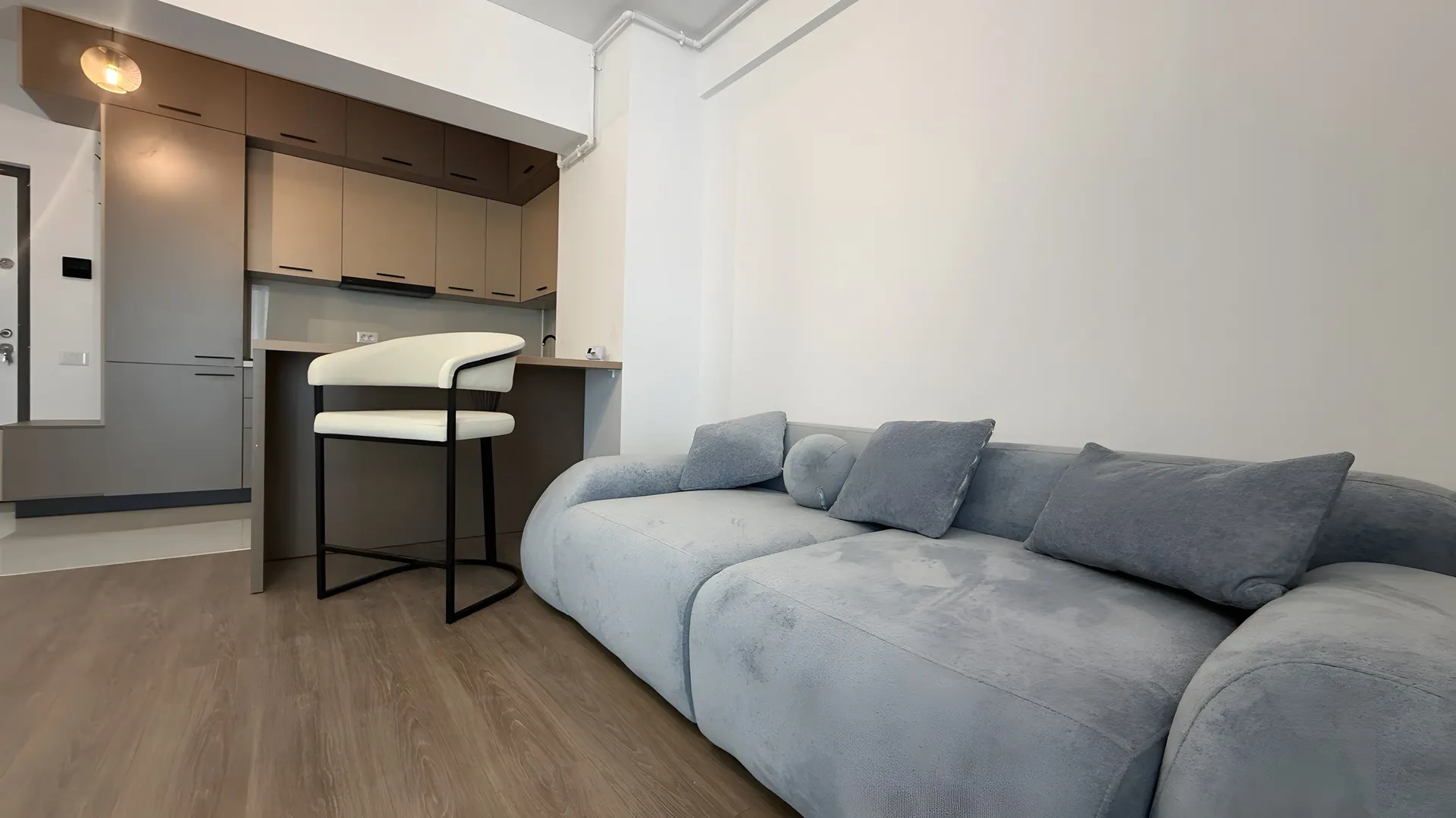Living luminos într-un apartament finalizat din XENERO Residence, Mamaia Nord
