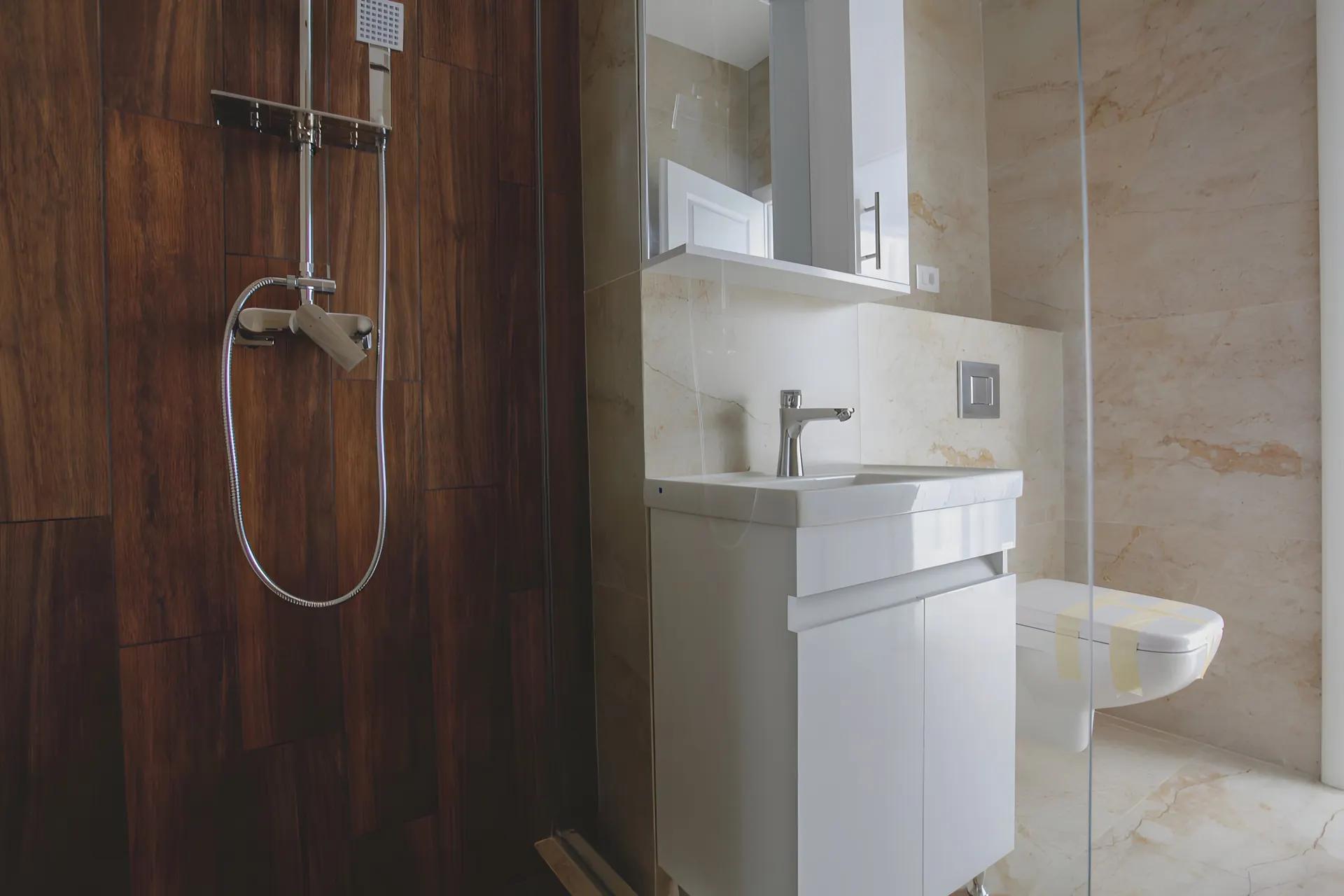 Baie finisată într-un apartament din XENERO Residence