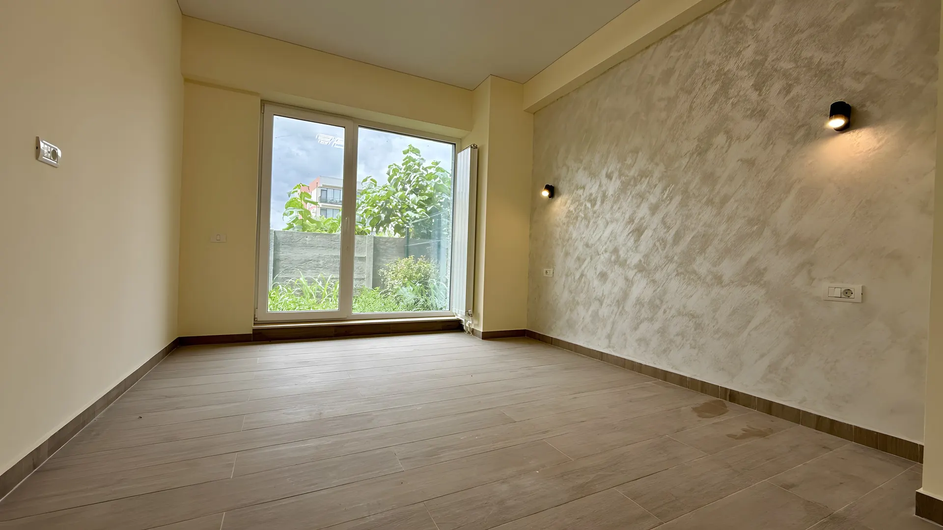 Living luminos într-un apartament finalizat din XENERO Residence, Mamaia Nord